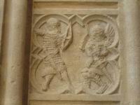 Lyon, Cathedrale St-Jean apres renovation, Portail, Plaque gravee, Archer